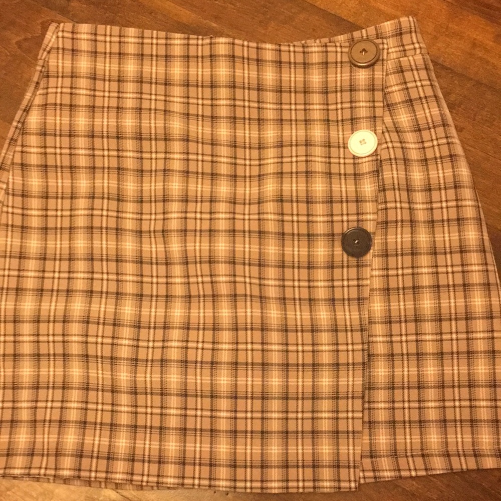 NWOT Stylish plaid skirt